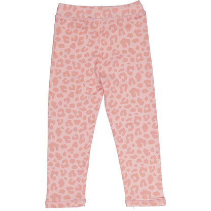 Kompletter Beinschutz vor Sonne und Sand! Die knöchellange UV-Schwimmhose mit Schutzfaktor 50+ im coolen Leo-Look ist bequem und schnelltrocknend.