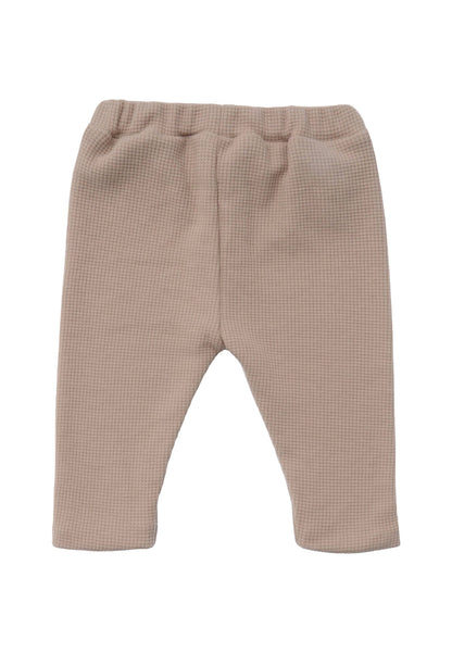 Die ideale Hose für kleine Wirbelwinde! Weicher Waffelpiqué aus 100% Baumwolle ist robust, atmungsaktiv und sitzt dank Komfortbund einfach perfekt.