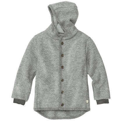 Robust, warm und wetterfest! Die Kapuzenjacke aus dicht gewalkter Merinowolle wärmt wunderbar, ist schmutzabweisend und ideal für Wald und Spielplatz.