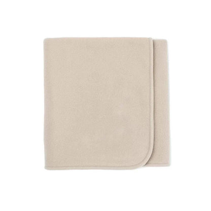 Der atmungsaktive Kuschel-Klassiker fürs Babybett! Die weiche Strickdecke aus 100% Merinowolle schützt vor dem Auskühlen, ohne dass dein Baby überhitzt.