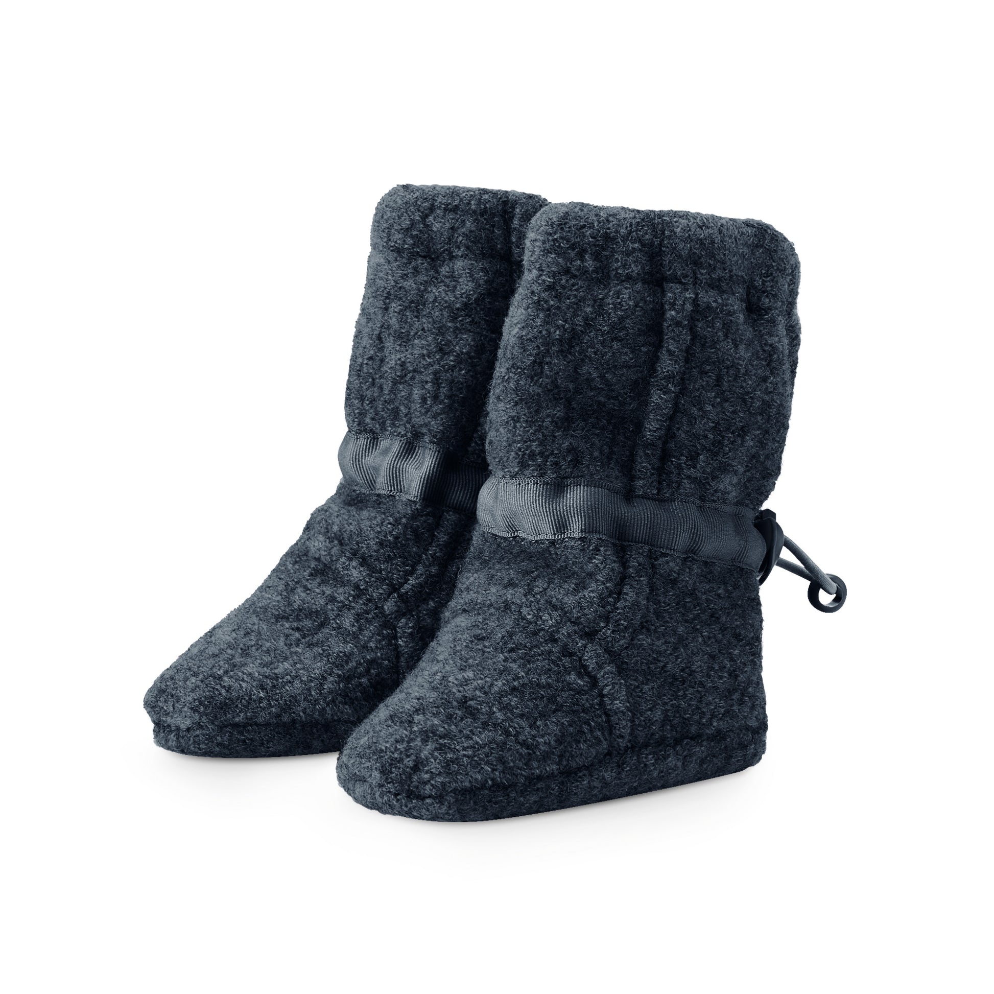 Nie mehr kalte Füße! Die kuscheligen Babyschuhe aus 100% temperaturregulierendem Wollwalk mit Klettverschluss halten kleine Zehen mollig warm.